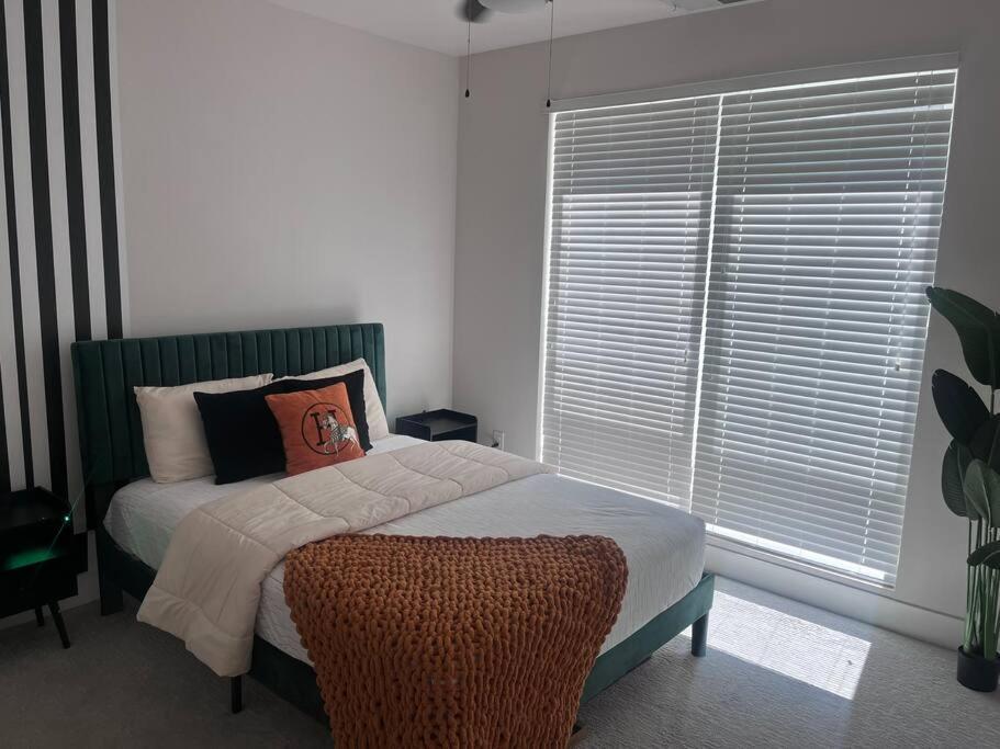 Located Modern West Midtown *